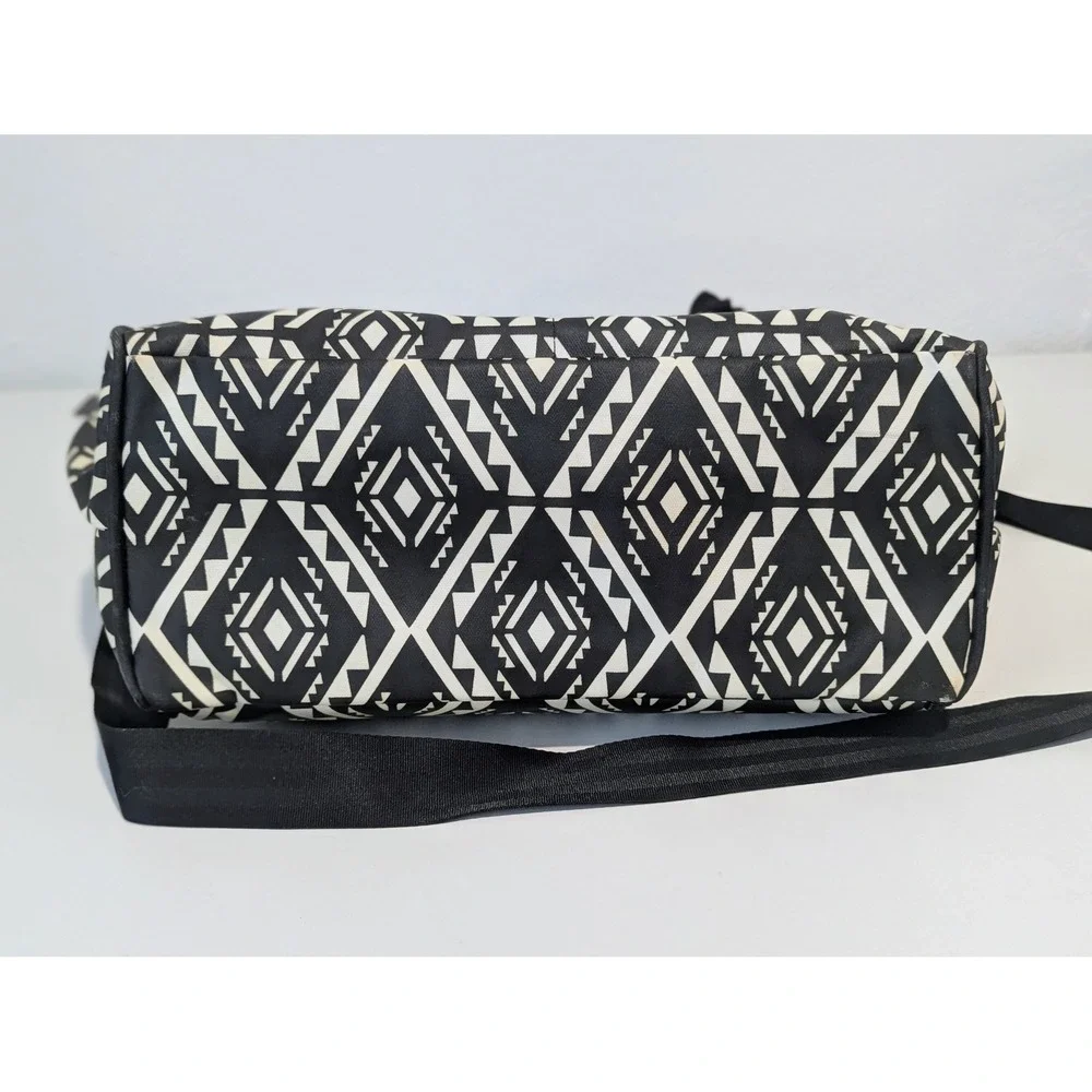 Petunia Pickle Bottom Downtown Tote Diaper Bag Black Cream Geometric Tribal